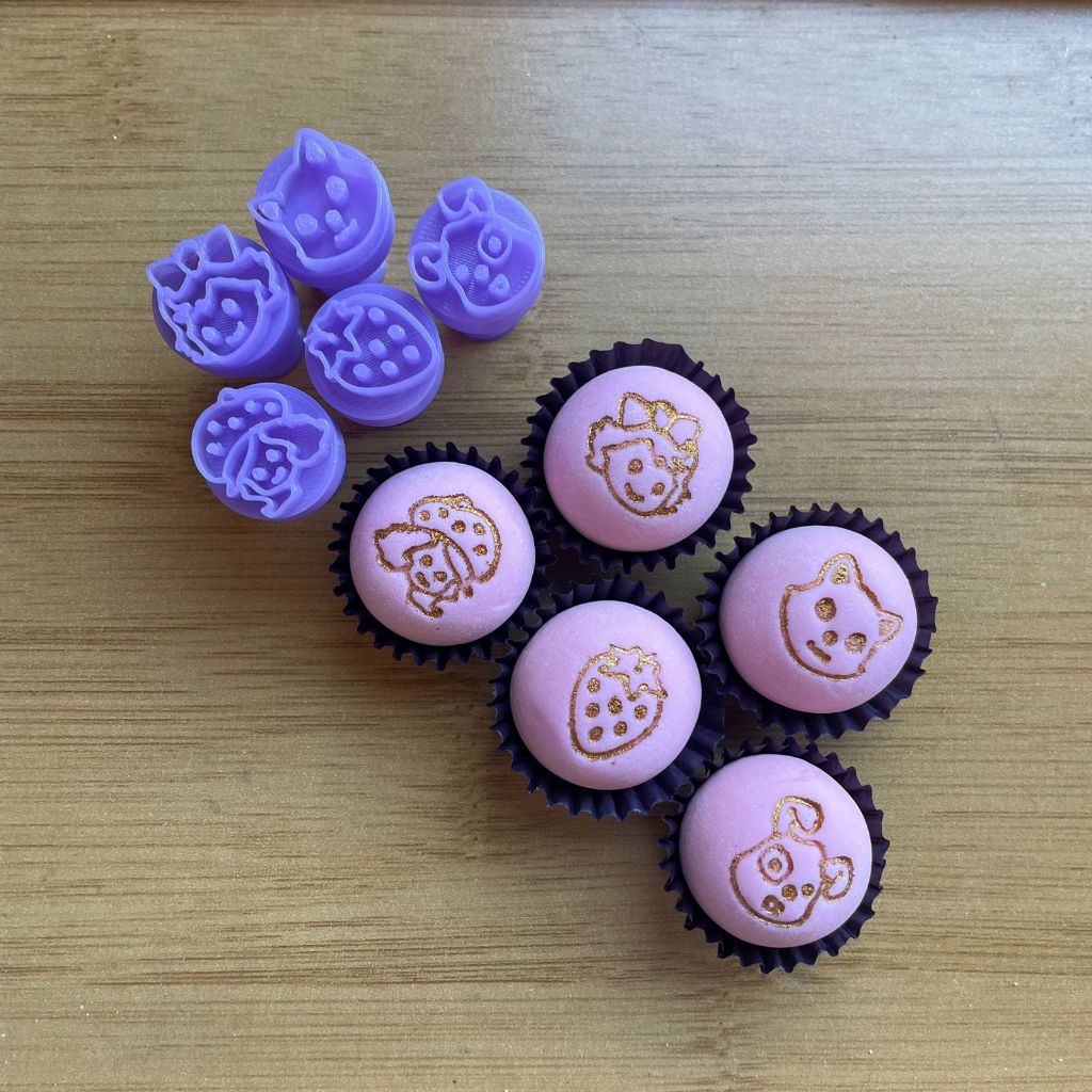 Carimbos para Doces Brigadeiro - Menina Morango