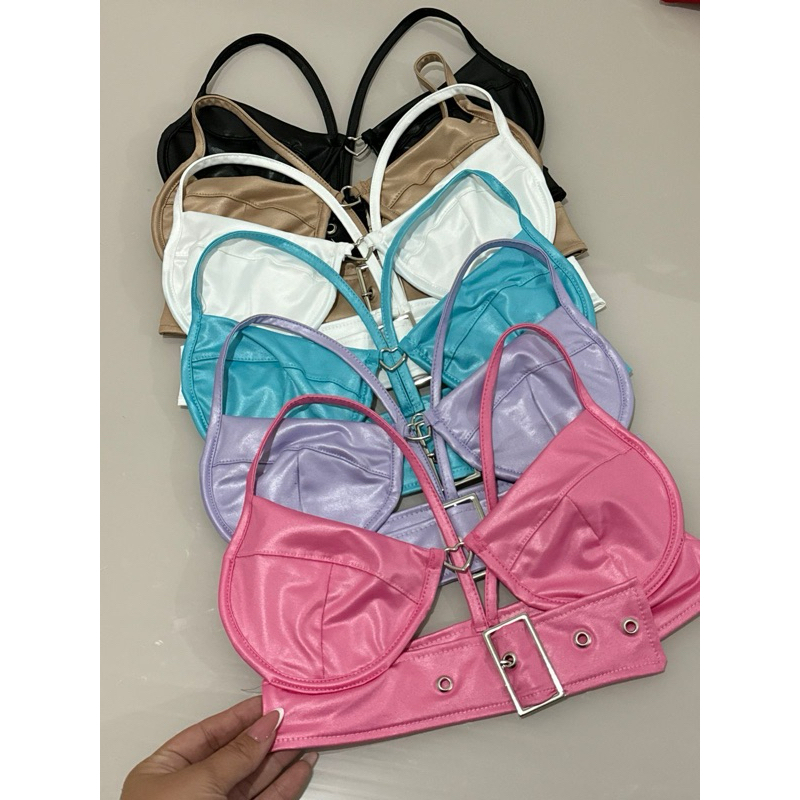 Cropped Luiza em Cirrê Acetinado com aro de sustentação, fivela e detalhe em coração