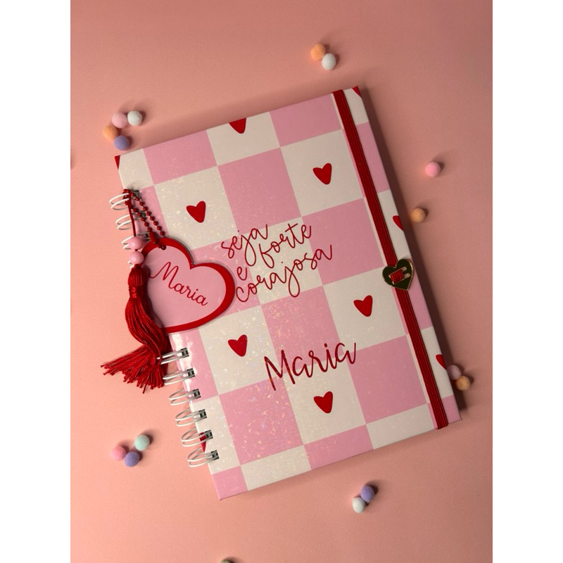 CADERNO PERSONALIZADO COM CHAVEIRO CORAÇÃO COM NOME