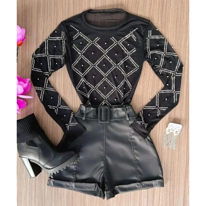 Conjunto Feminino Body Tule Pedrarias e Short Couro