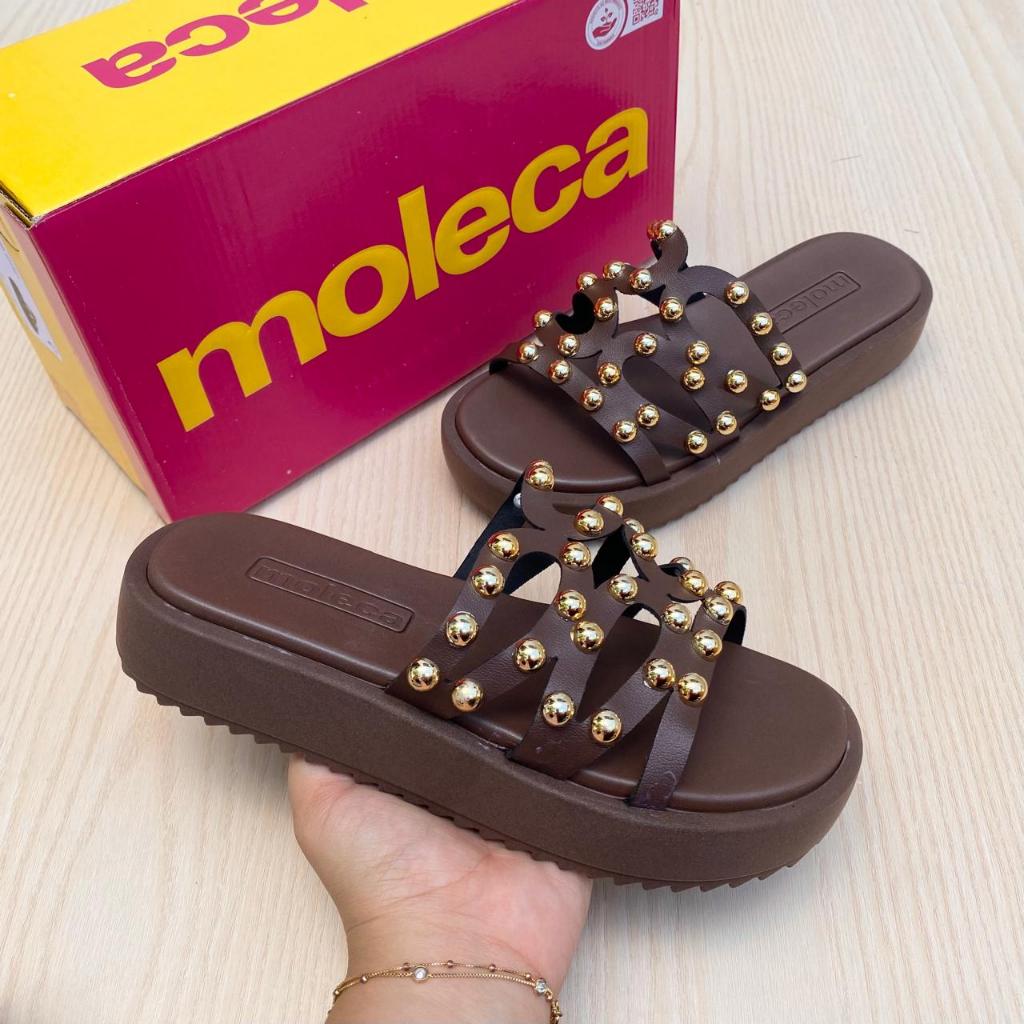 Sandália Papete Feminina Moleca Napa Confortável Estilo Esferas Douradas Moda