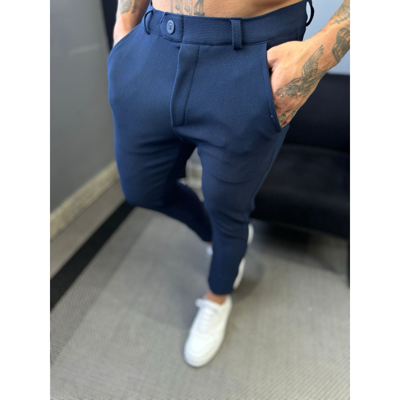 Calça Alfaiataria Roma Slim Texturizada Elastano Premium. Tecnologia Easy Care: Lavagem Prática, Dispensa o Uso de Ferro