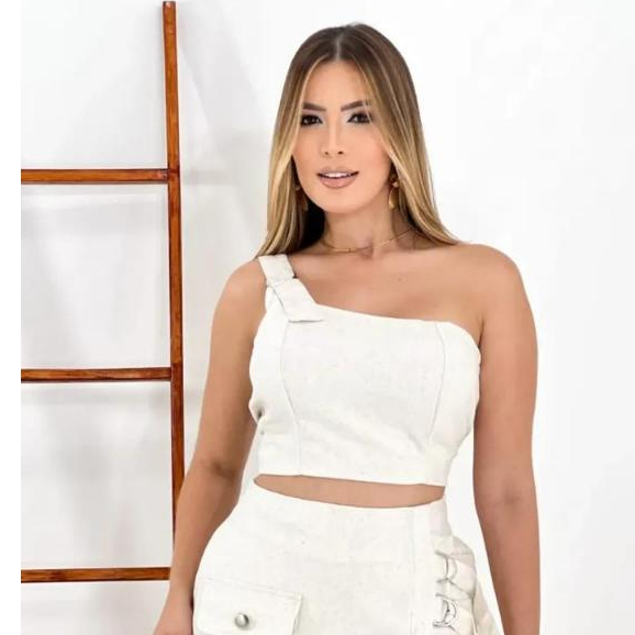 cropped de tecido linho com uma alça tem elastico nas costas