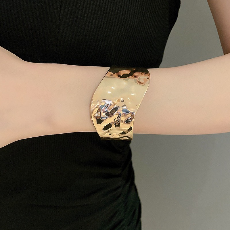 Bracelete Largo Texturizado Luxo | Estilo Elegante Minimalista | Banhado a Ouro e Prata